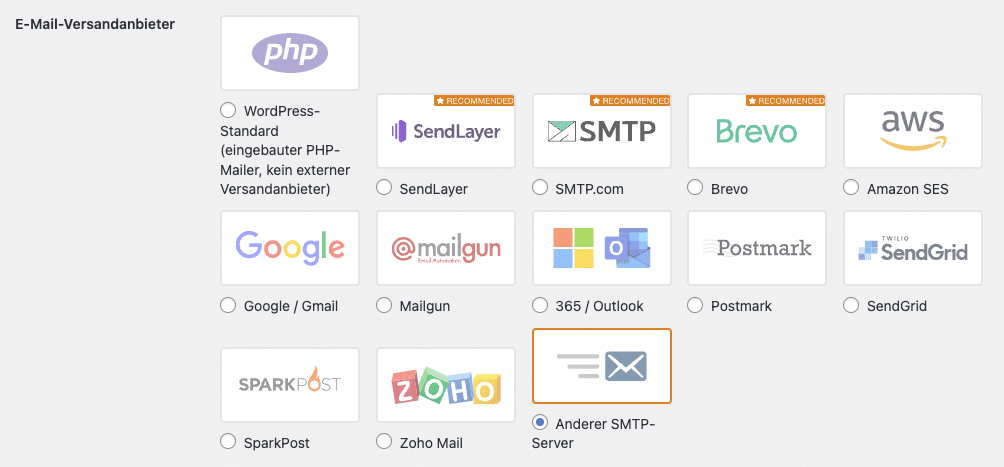 Ein Screenshot aus der Konfigurationsoberfläche des WP SMTP Pro Plugins zeigt die möglichen Mailprovider (wie: eigener SMTP Server, Brevo, Office365, GMail und vielen anderen).